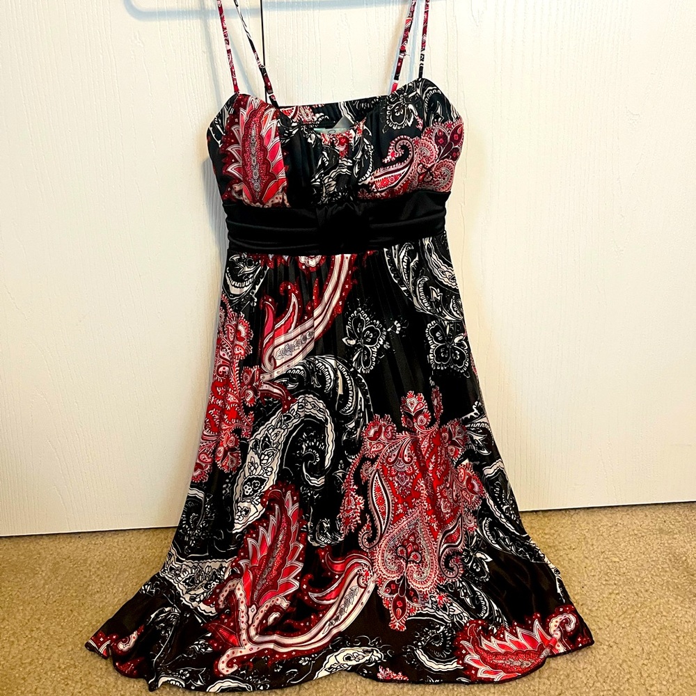 Speechless Size S Short Black and Red Paisley Dress
